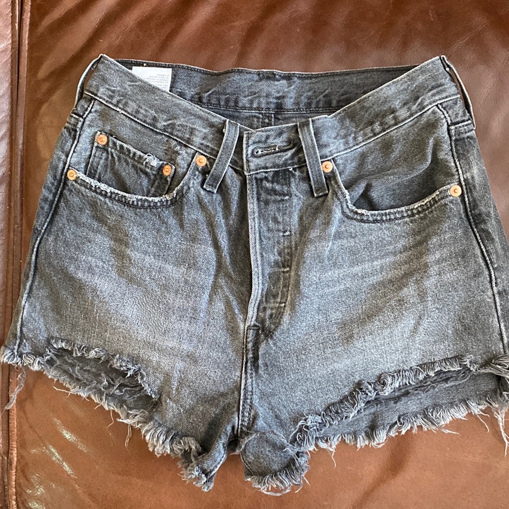 Authentic Levi’s 501 short w26